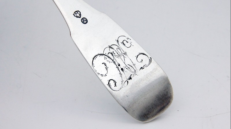 Cuillère à ragoût, Neuchâtel vers 1740 - Orfèvre Jean Redard