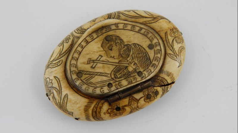 Petite tabatière en corne - sans doute Sud-Tyrol, début du XIXe (ou antérieur)