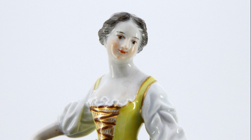 Meissen - Jeune femme à la corbeille de fleurs - Porcelaine, vers 1900