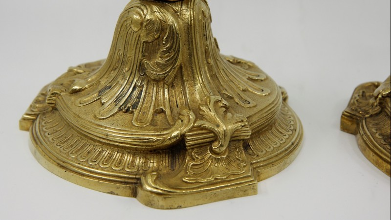 Flambeaux en bronze doré de style Louis XV - Première moitié du XIXe, d'après les frères Slodtz