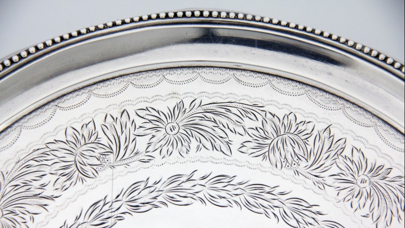 Plateau rond tripode en argent - Porto, vers 1790