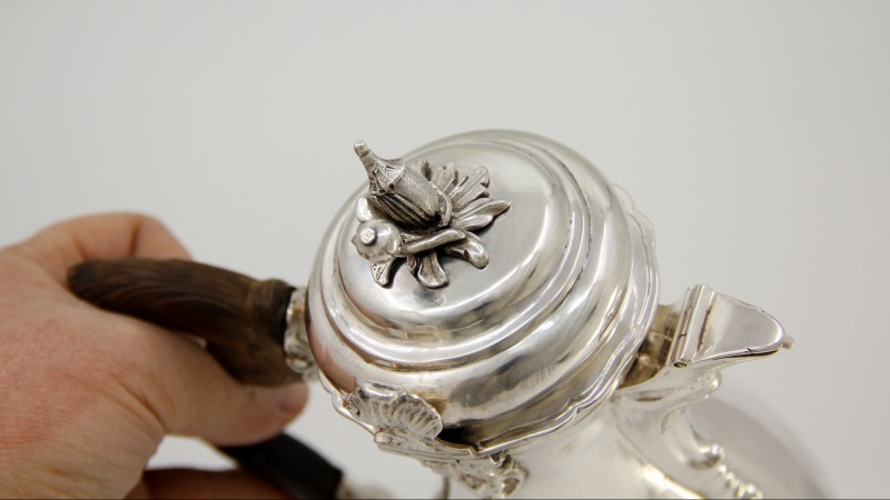 Grande verseuse en argent, Augsbourg vers 1760 - Johann Georg Kloss, reçu maître en 1738