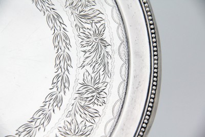 Plateau rond tripode en argent - Porto, vers 1790