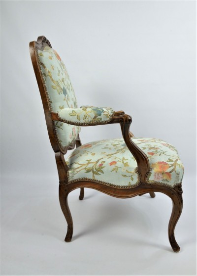 Fauteuil à la Reine, ca 1750 - Estampillé Pierre Nogaret à Lyon