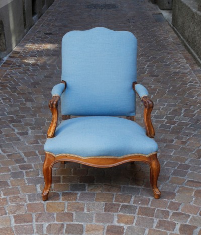 Fauteuil en noyer, époque Louis XV - s.d. Suisse romande, milieu du XVIIIe