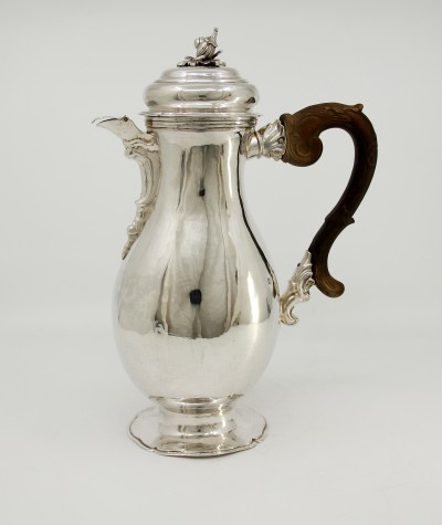 Grande verseuse en argent, Augsbourg vers 1760 - Johann Georg Kloss, reçu maître en 1738