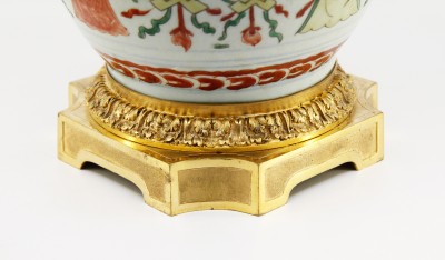Potiche Wucai, Chine milieu du XVIIe - Monture en bronze doré