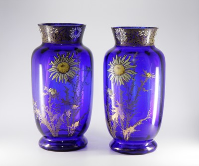 Paire de vases aux chardons Art Nouveau - Verre bleu cobalt à décor émaillé