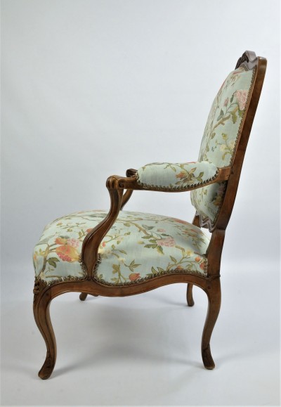 Fauteuil à la Reine, ca 1750 - Estampillé Pierre Nogaret à Lyon