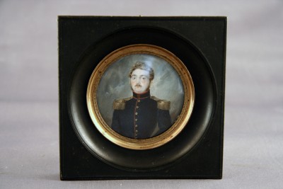 Miniature sur ivoire - Officier, vers 1840