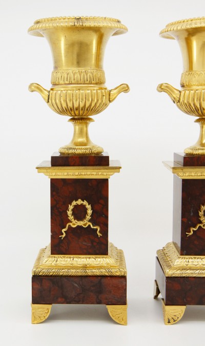 Paire de cassolettes aux vases Médicis - Bronze doré & marbre griotte, XIXe