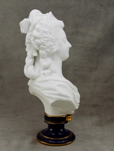 Marie-Antoinette, reine de France - Biscuit de Sèvres d'après Brachard, 1877