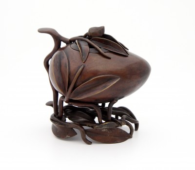 Brûle-encens *pêche de longévité*, vers 1850 - Bronze patiné, Chine dynastie Qing