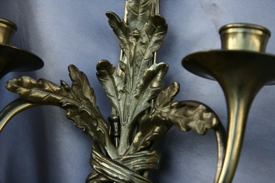 Paire d'appliques de style Louis XVI - Modèle aux trompes de chasse