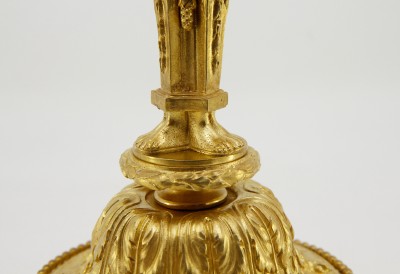 Flambeau en bronze doré de style Louis XVI - fin XIXe, d'après un modèle de Dugourc