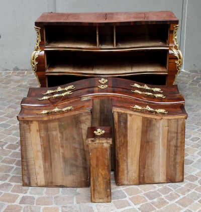 Commode en tombeau, début de l'époque Louis XV - Paris, vers 1730