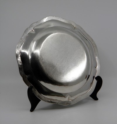 Assiette en argent massif, XVIIIe - Jacques Debrie, Paris 1778-1779