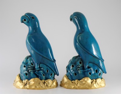 Perroquets en porcelaine de Chine - Monture en bronze doré par A. Risler & Carré, Paris vers 1900