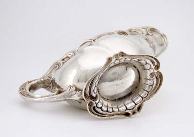 Saucière rocaille en argent massif - Suède, vers 1900