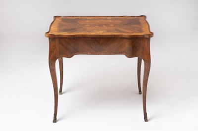 Table à écrire d'époque Louis XV - Attribuée à François Bayer, reçu maître en 1764