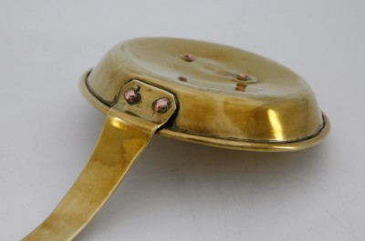 Bougeoir à main, XVIIIe siècle - Laiton et rivets de cuivre