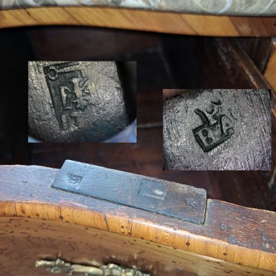 Détail des marques officielles du serrurier sur une têtière.