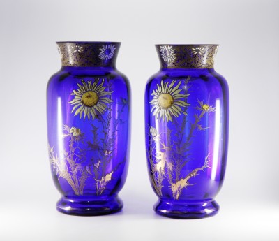 Paire de vases aux chardons Art Nouveau - Verre bleu cobalt à décor émaillé