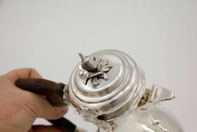 Grande verseuse en argent, Augsbourg vers 1760 - Johann Georg Kloss, reçu maître en 1738