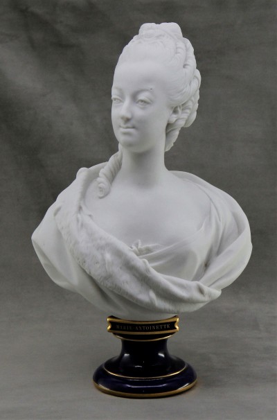 Marie-Antoinette, dauphine de France - Biscuit de Sèvres d'après Pajou, 1892