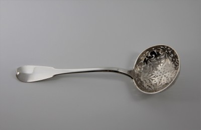 Cuillère à saupoudrer, XVIIIe - Papus & Dautun, Lausanne 1780-1793