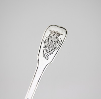Cuillère à sucre armoriée, Laval 1762-1764 - Armoiries Picot de Dampierre