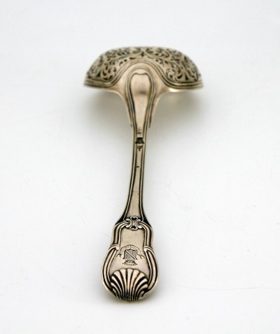 Cuillère à saupoudrer Rochefort d'Ally, Paris 1745-1746 - Rare modèle précoce, par François Lamiche