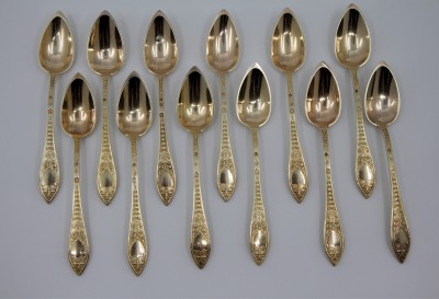 12 cuillères en vermeil dans leur écrin - J.-B. Landry, Paris entre 1826 et 1833
