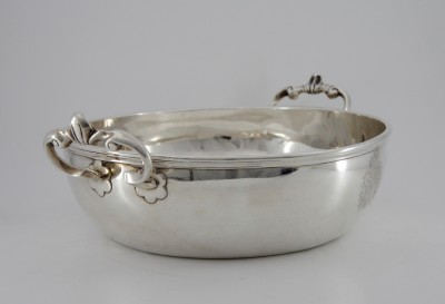 Plat rond creux à anses armorié (Horngacher) - Genève, François Barbier, 1760-1762