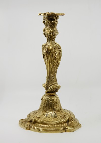 Flambeaux en bronze doré de style Louis XV - XIXe, d'après Juste-Aurèle Meissonnier