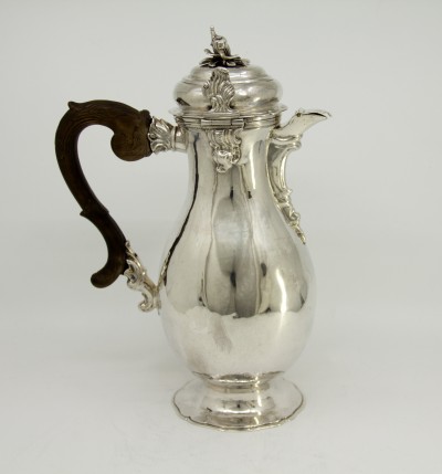 Grande verseuse en argent, Augsbourg vers 1760 - Johann Georg Kloss, reçu maître en 1738