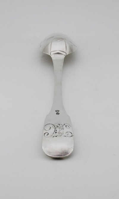 Cuillère à ragoût, Neuchâtel vers 1740 - Orfèvre Jean Redard