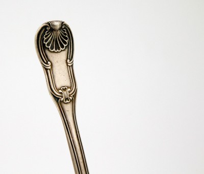 Cuillère à saupoudrer Rochefort d'Ally, Paris 1745-1746 - Rare modèle précoce, par François Lamiche