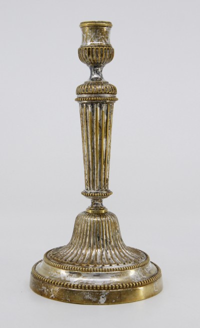Flambeau d'époque Louis XVI - en bronze argenté, dans son argenture d'origine