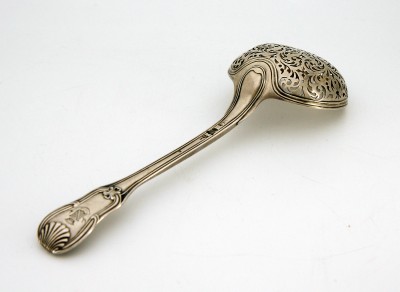 Cuillère à saupoudrer Rochefort d'Ally, Paris 1745-1746 - Rare modèle précoce, par François Lamiche