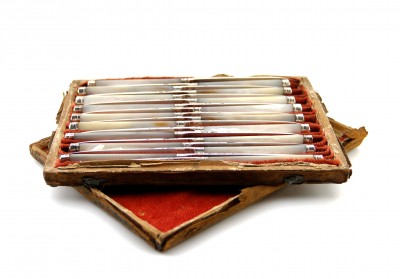 Dix-huit couteaux à dessert d'époque Louis XVI - François Charles Gavet, coutelier du Roi – Paris 1788-1789