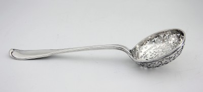 Cuillère à sucre armoriée, Laval 1762-1764 - Armoiries Picot de Dampierre