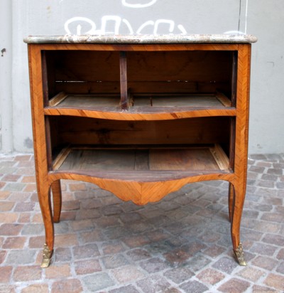 Petite commode sauteuse d'entre-deux — Besançon vers 1760 - Attribuée à Martin Leigart