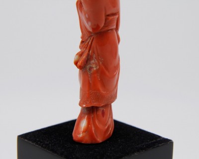 Jeune fille en corail sculpté - Chine, XXe