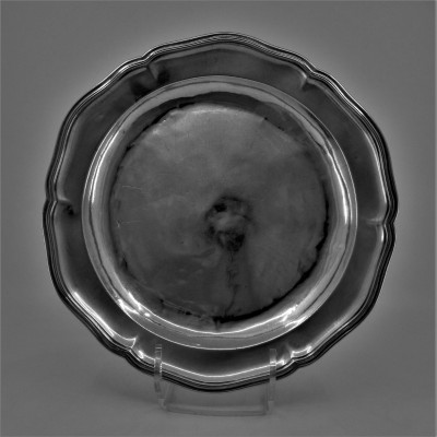 Plat en argent, 1785 - Présent de baptême daté du 19 juin 1785