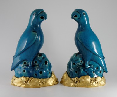 Perroquets en porcelaine de Chine - Monture en bronze doré par A. Risler & Carré, Paris vers 1900