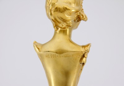 Alexandre Auguste CARON (1857-1932) - Cachet en vermeil – Buste de jeune femme Art Nouveau