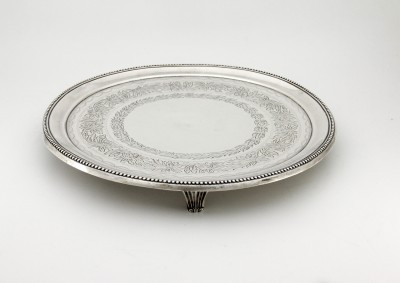 Plateau rond tripode en argent - Porto, vers 1790