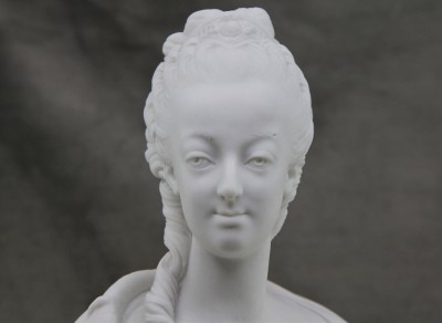 Marie-Antoinette, dauphine de France - Biscuit de Sèvres d'après Pajou, 1892