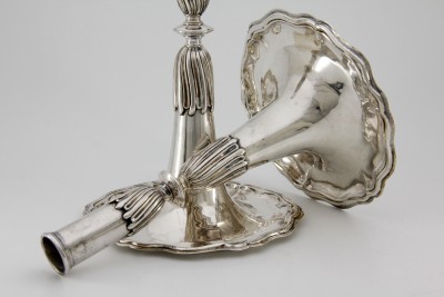 Paire de flambeaux trompette, 2e moitié du XVIIIe - Berne, Johann Jakob Dulliker (1731-1810)